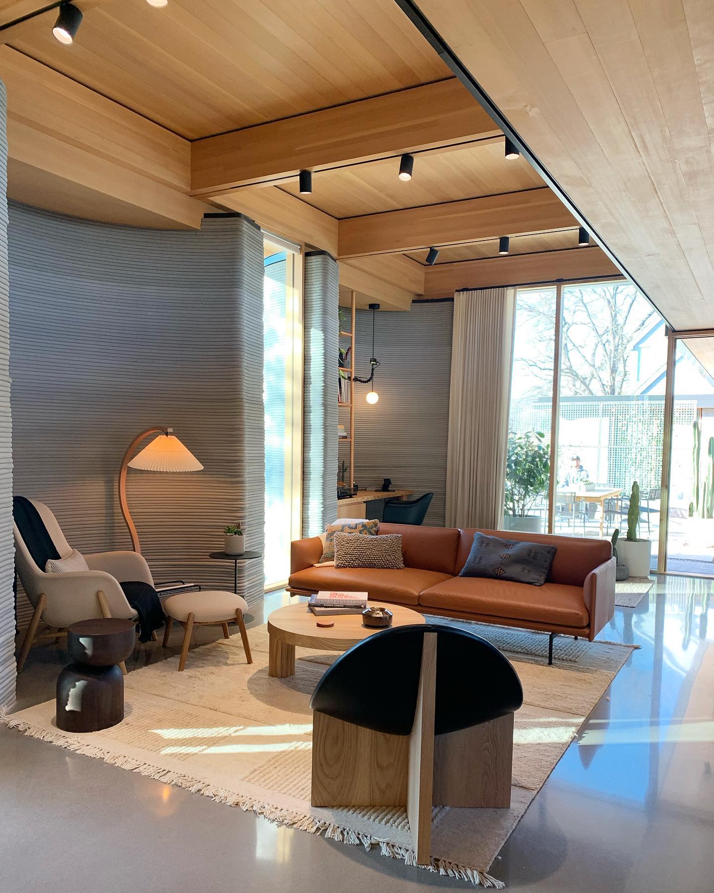 Radilum Caprani Floor Lamp Beech Wood and Linen